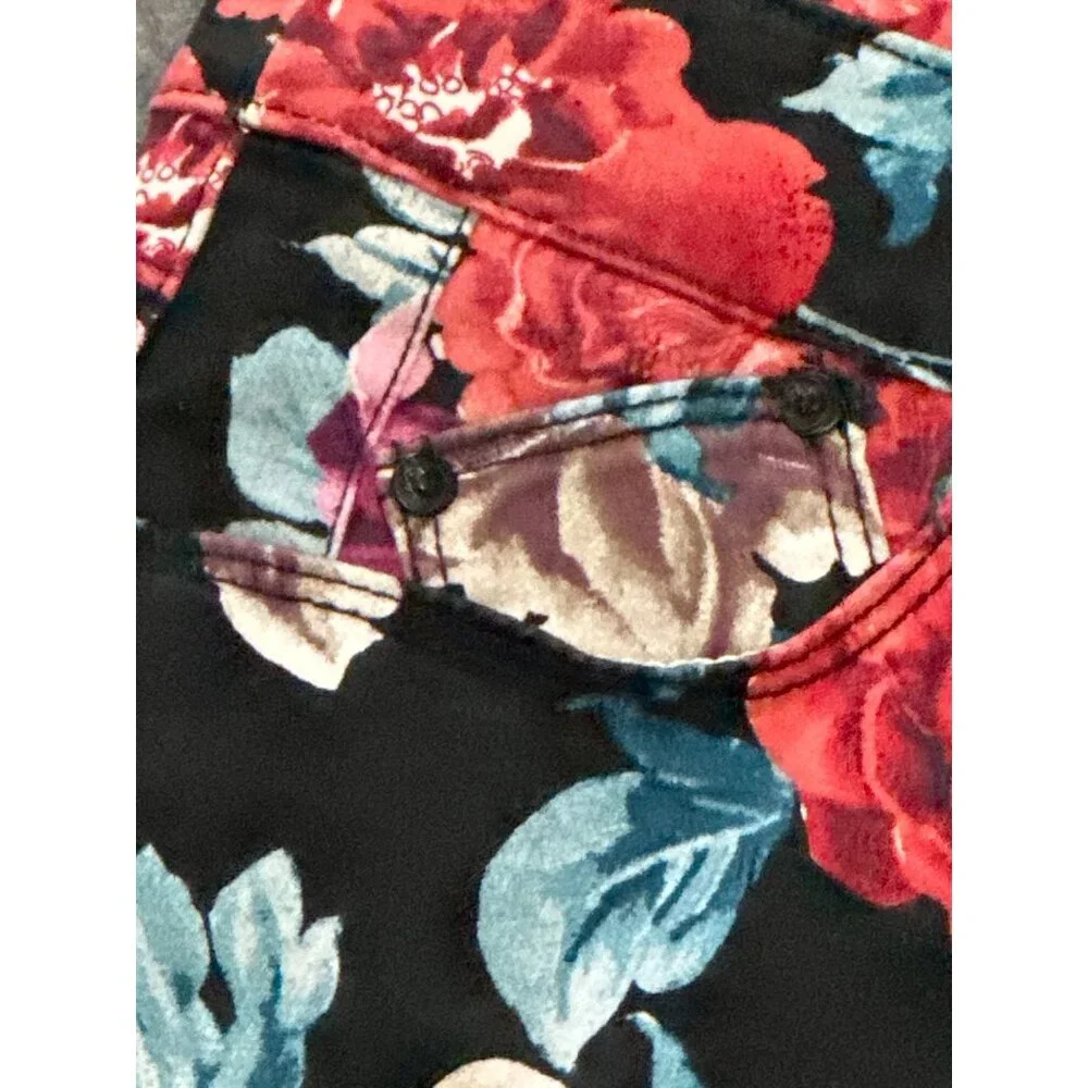 Chicos Floral Skinny Jeggings Pants Ankle Black Red Vibrant Roses Stretch Size 4 - Picture 13 of 13